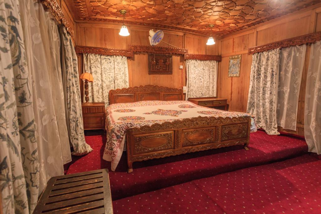 House Boat Hardy Palace Срінагар Екстер'єр фото